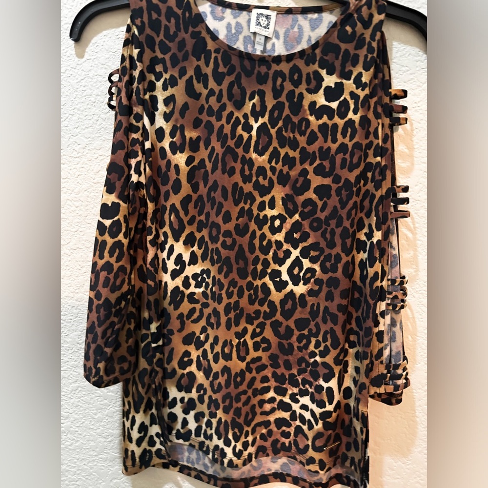 Anne Klein leopard women’s top with cut off sleeve size small